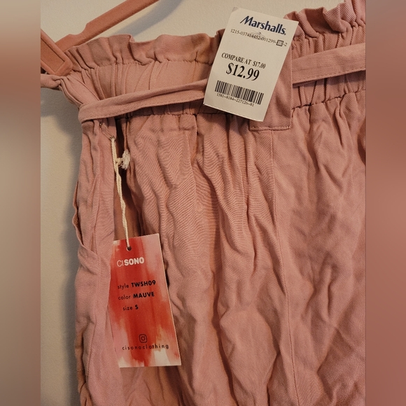 Flowy shorts with belt - Picture 3 of 3